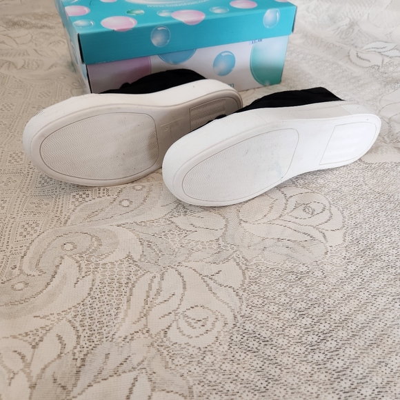 Soda black sneaker shoes, size 6. - Picture 3 of 4